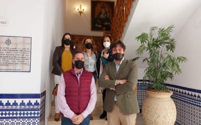 La hermandad el Rocío de Lucena vistia la Casa de la Virgen de Araceli
