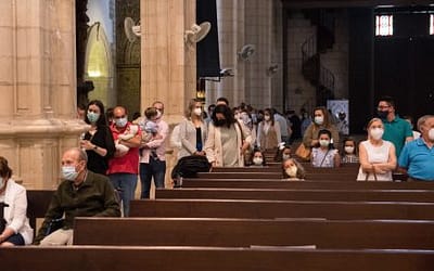 Los padres piden a la Virgen la protección de sus hijos