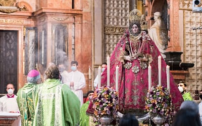 MILES DE DEVOTOS ARACELITANOS RECIBEN A LA VIRGEN DE ARACELI EN CÓRDOBA TRAS SU RESTARUACIÓN