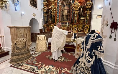 El vicario episcopal bendice regalos de ajuar realizados a Nuestra Madre